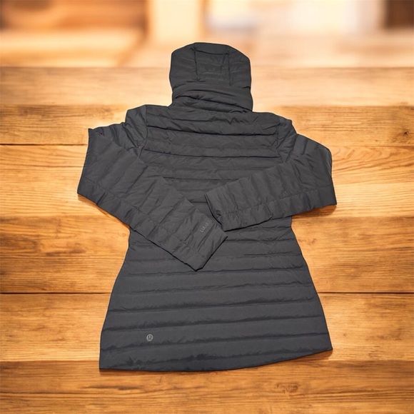 Lululemon Pack it Down size 8 - Picture 3 of 3